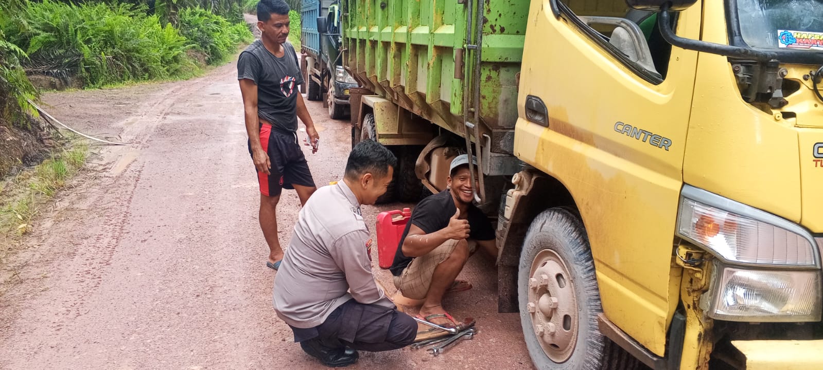 Piket Polsek Lamandau Sambangi Warga, Imbau Pengendara Lebih Berhati-hati di Jalan