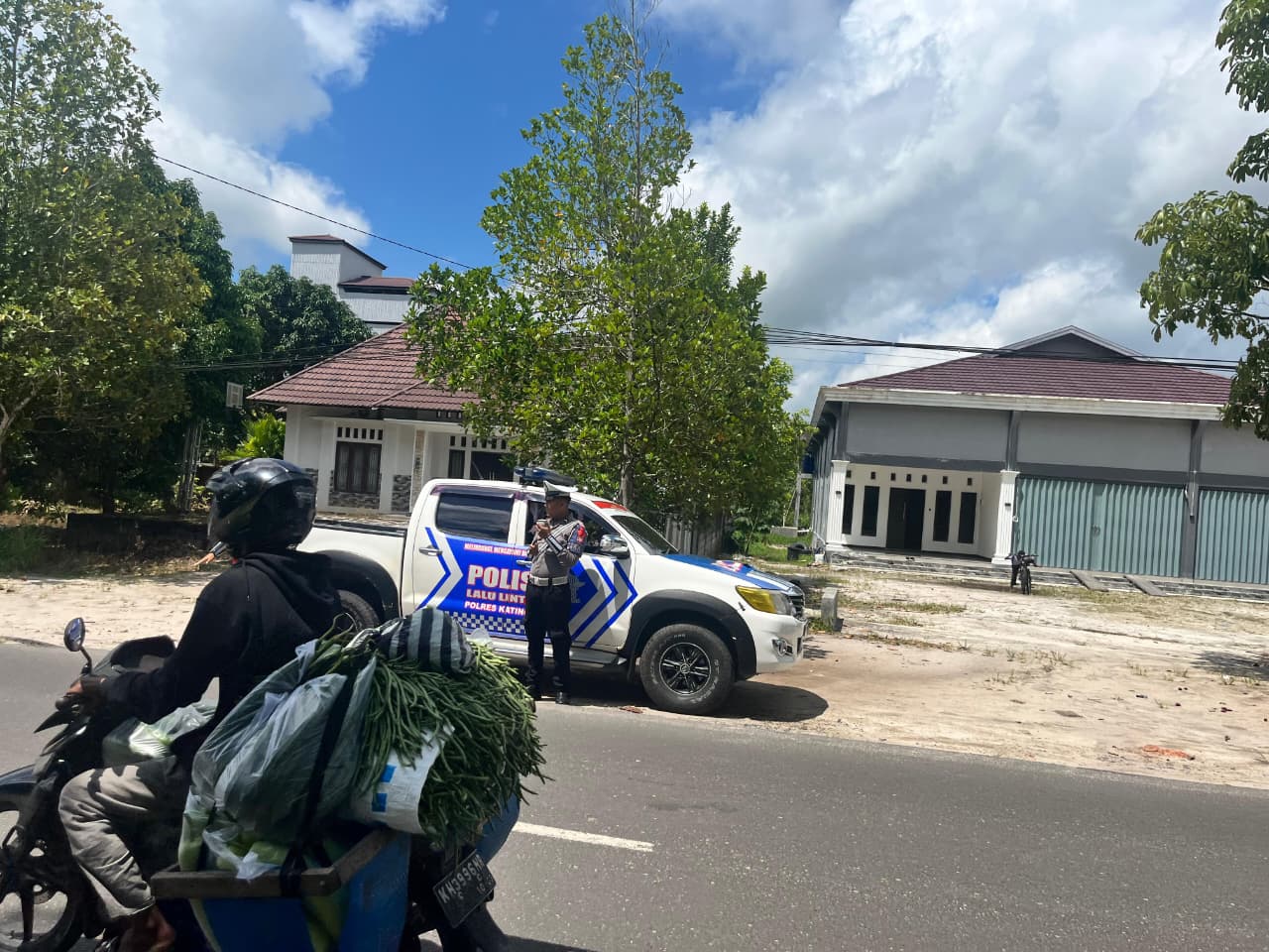 PENLING, Satlantas Polres Katingan Penyuluhan Keliling Kepada Para Pengendara