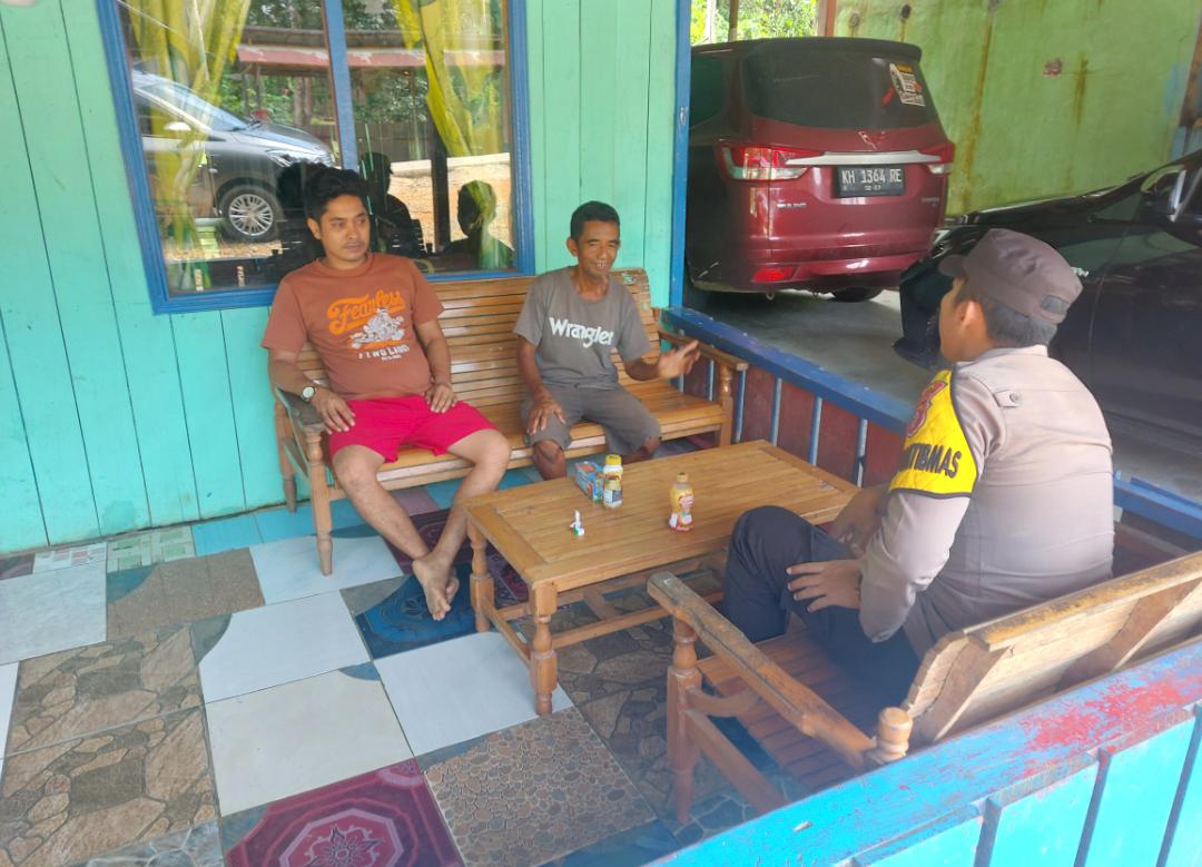 Piket Polsek Delang melaksanakan Silaturahmi ke warga masyarakat