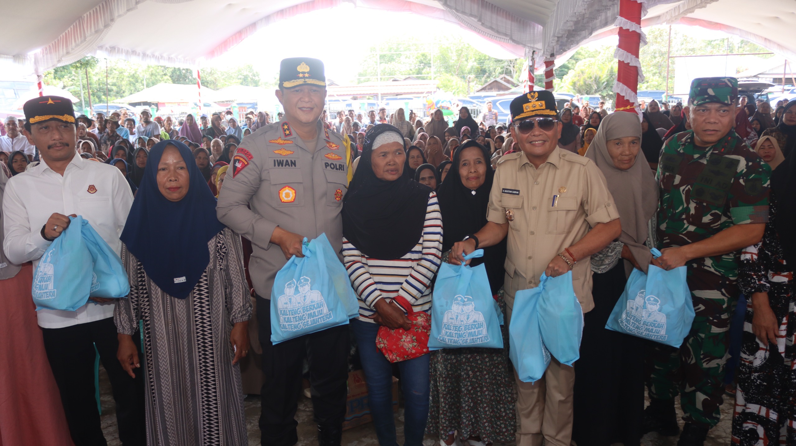Tinjau Pasar Murah di Kapuas, Kapolda Kalteng: Program Ini Sangat Bermanfaat Untuk Kesejahteraan Masyarakat