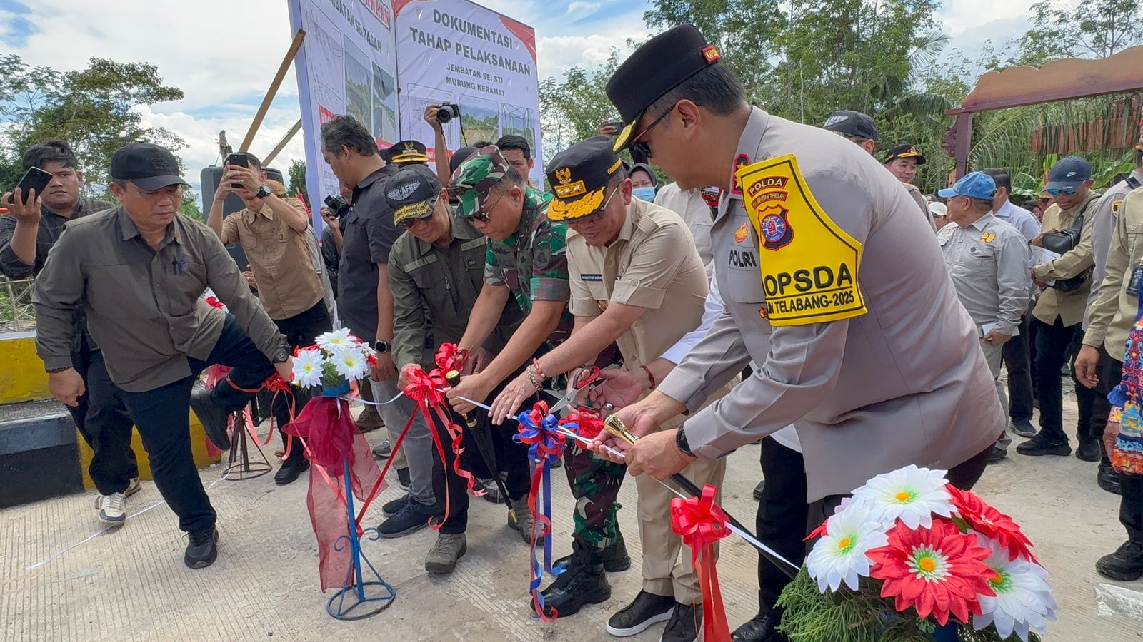 Hadiri Peresmian Jembatan Sei Asem dan Terusan di Kapuas, Kapolda Kalteng: Wujud Komitmen Dukung Pemerataan Infrastruktur