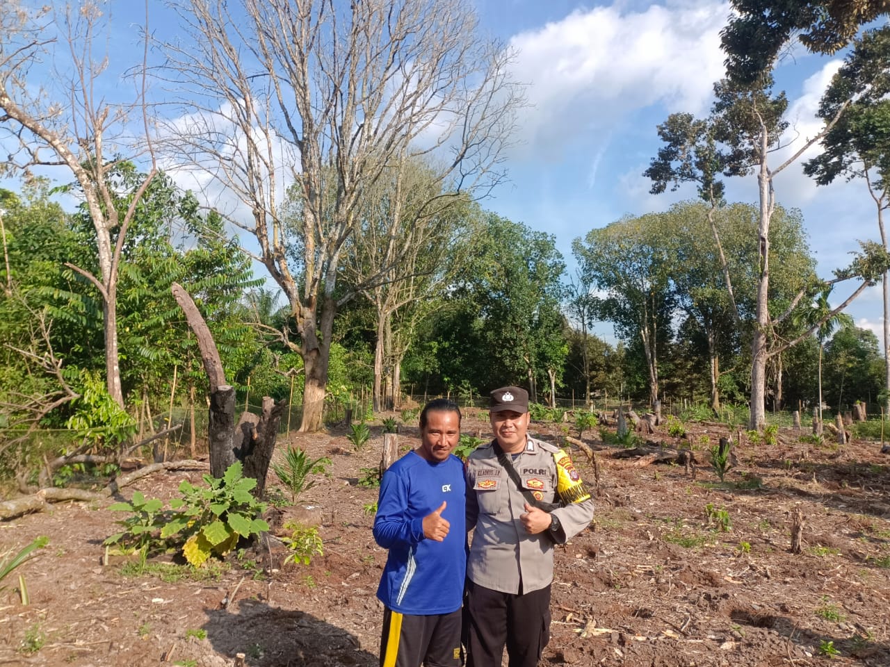 Dalam Rangka Mendukung Program Pemerintah, Bhabinkamtibmas Desa Mekartani Polsek Mendawai Cek Lokasi Pemanfaatan Lahan Desa Tewang kampung.