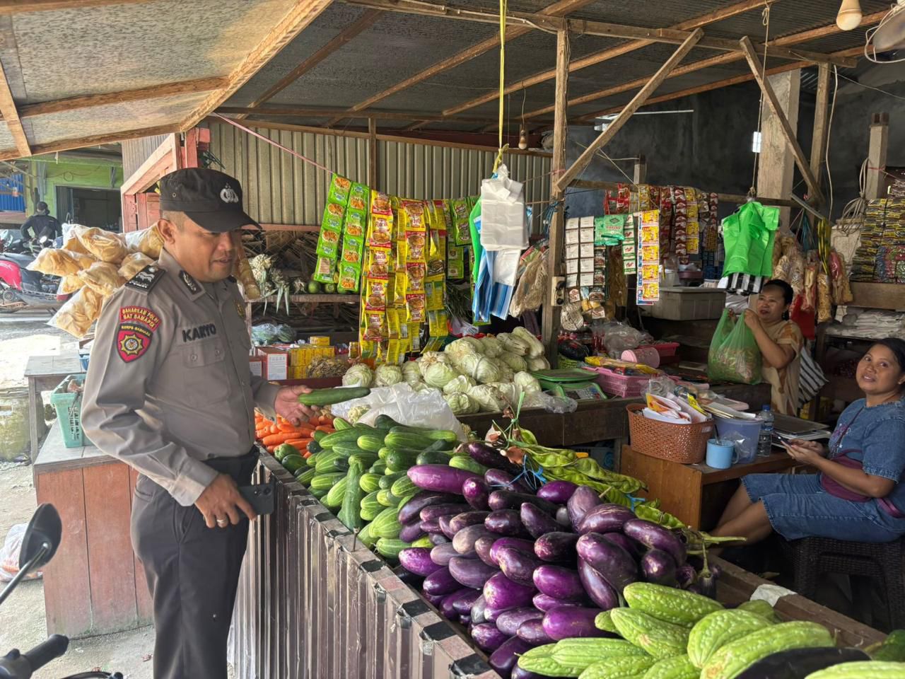 Mendukung Ketahanan Pangan, Personil Polsek sanaman mantikei Cek Lokasi Pemanfaatan Pekarangan Warga.