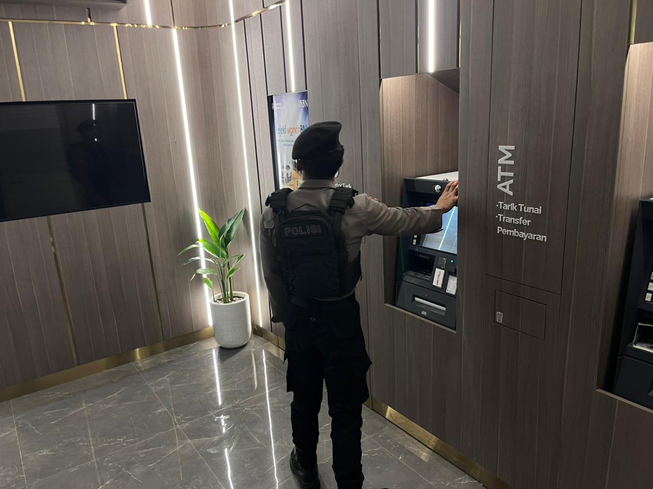 Piket Samapta melaksanakan Patroli di Objek-objek Vital Bank ATM