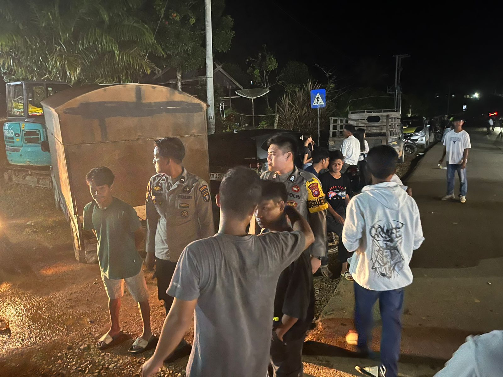 Hadir Di Tengah Masyarakat, Polsek Lamandau Patroli Dialogis Malam Cegah Gangguan Kamtibmas