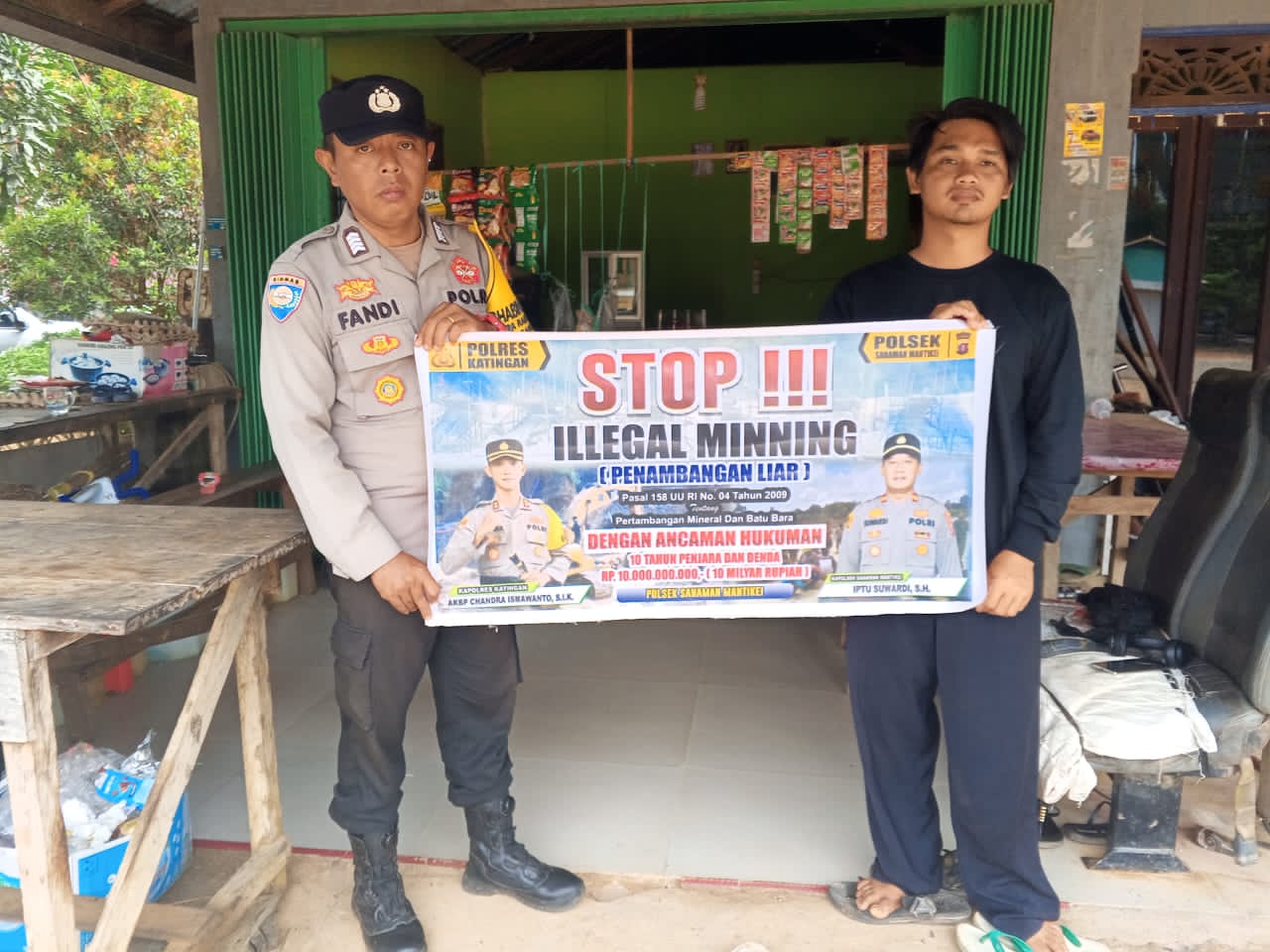 Bhabinkamtibmas Desa Tumbang Jala Sosialisasi tentang larangan Illegal Mining.