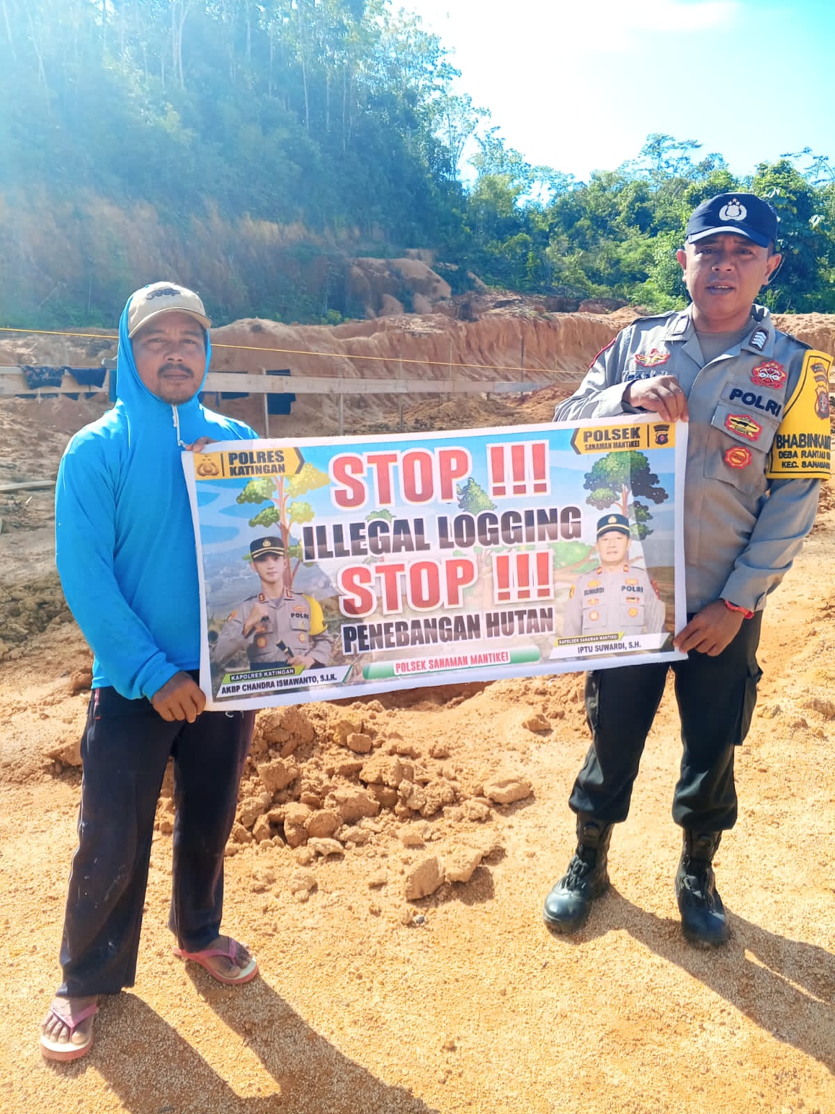 Bhabinkamtibmas laksanakan Sosialisasikan tentang larangan dan sangsi Pidana bagi pelaku Ilegal Logging kepada masyarakat di  Desa Binaan.