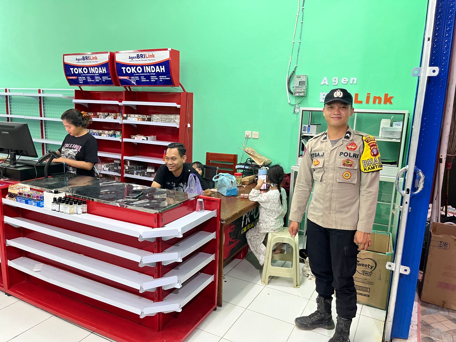 Piket Polsek Lamandau Silaturahmi Ke Pedagang