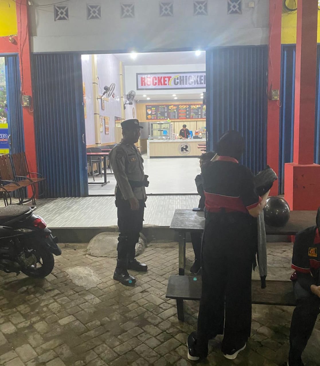 Piket Polsek Bulik melaksanakan sambang dan Silaturahmi kemasyarakat