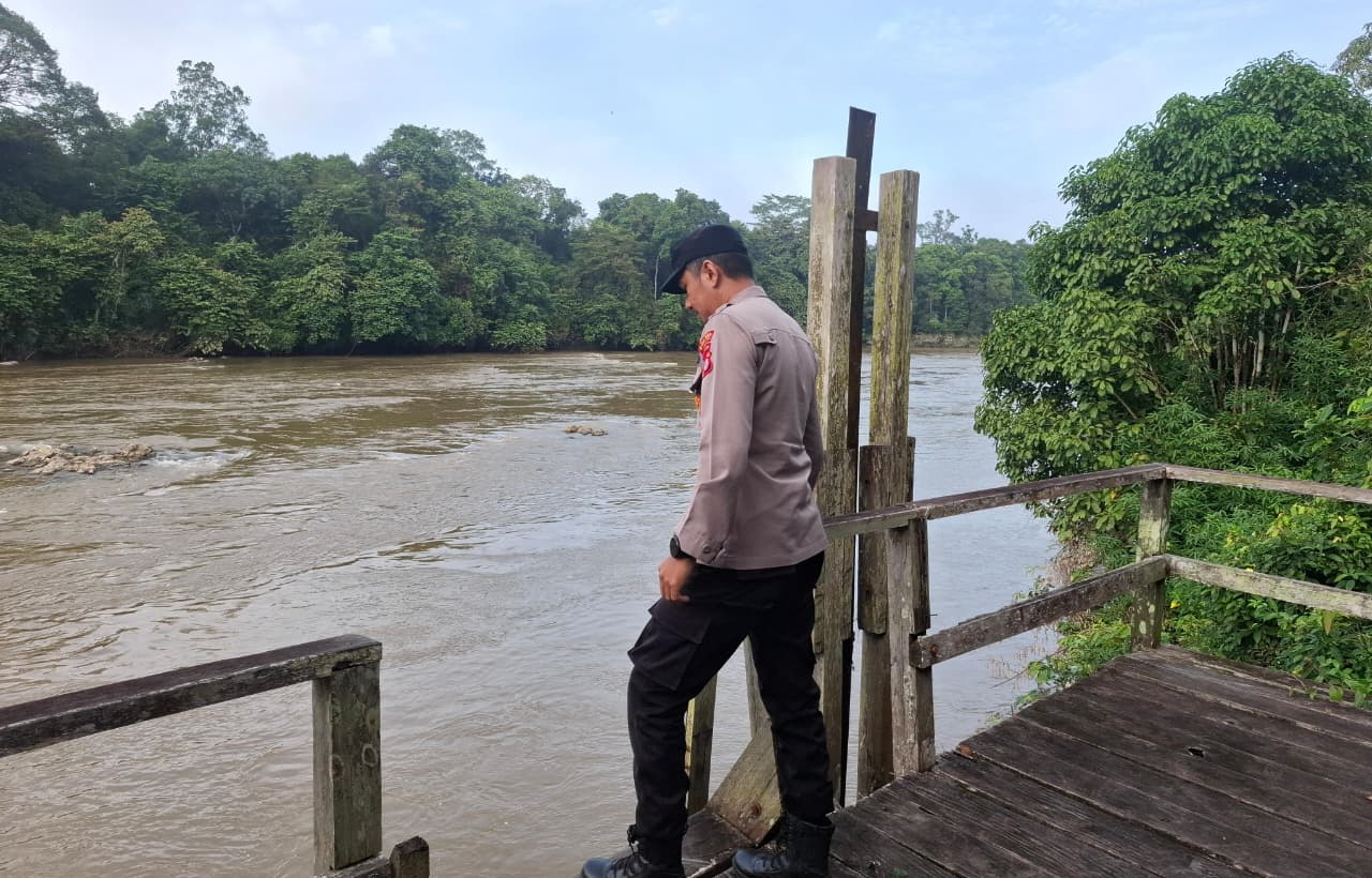 Piket Polsek Cek Debit Air Sungai Lamandau