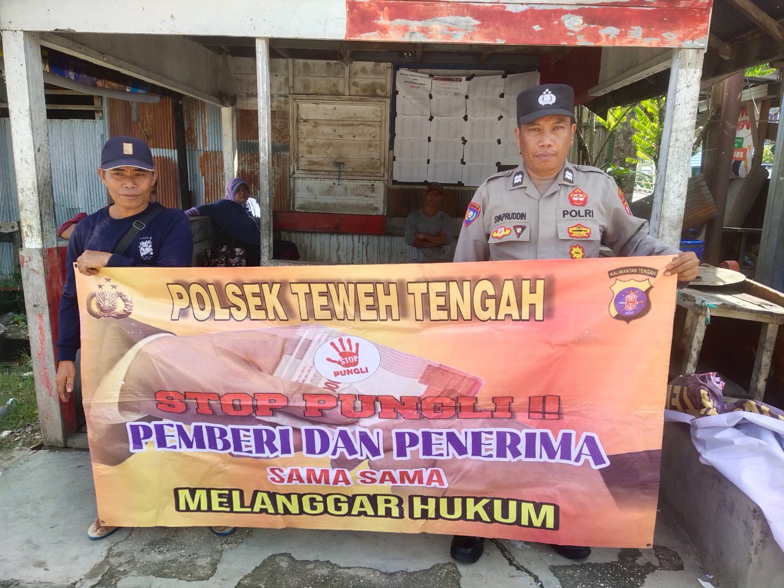 Antisipasi Tindak Pelanggaran Pungli, Personel Polsek Teweh Tengah Himbau Stop Pungli ke Warga