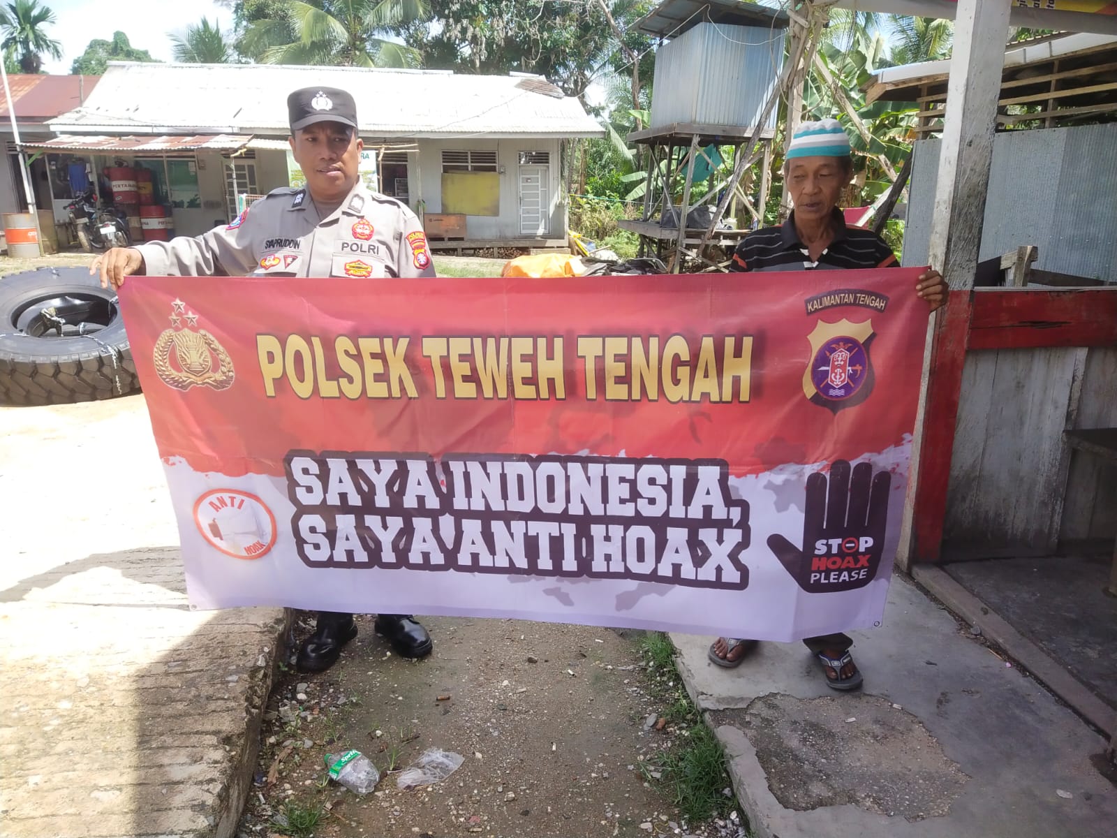 Sapu Bersih Berita Hoax, Polsek Teweh Tengah Sampaikan Stop Hoax Kepada Warga