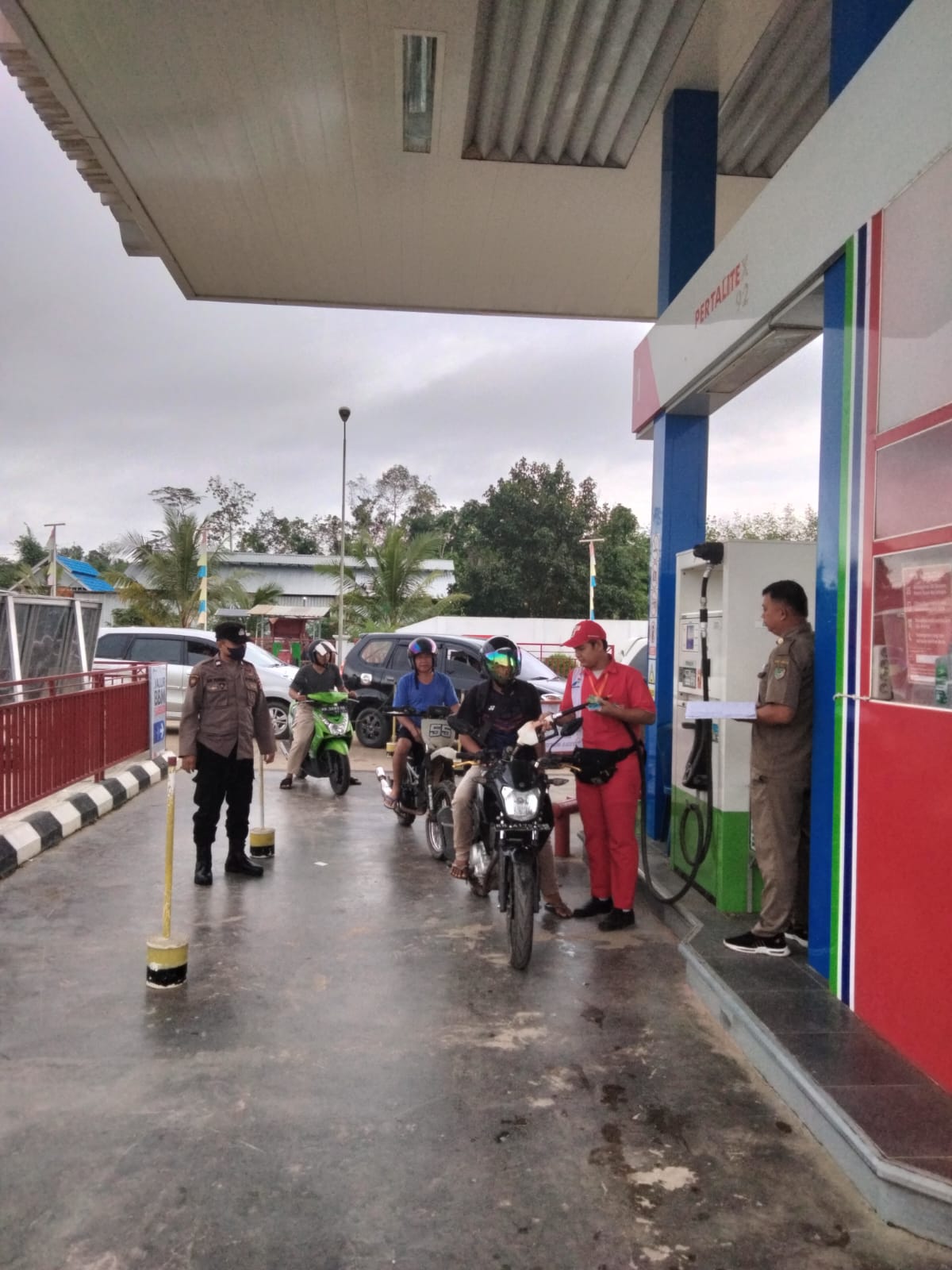 Cegah Ketidakstabilan Situasi di SPBU, Polsek Teweh Patroli ke SPBU Kecamatan Teweh Tengah