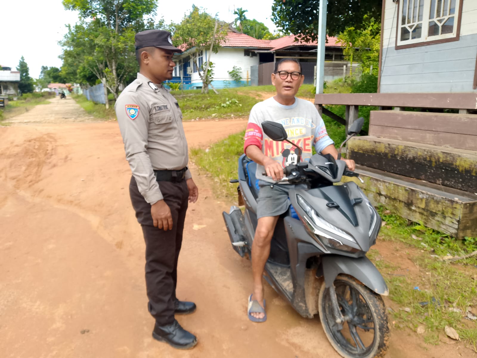 Polsek Marikit menciptakan Kamtibmas Kondusif yang di laksanakan petugas Piket jaga Di Wilayah Kec. Marikit Kab. Katingan.