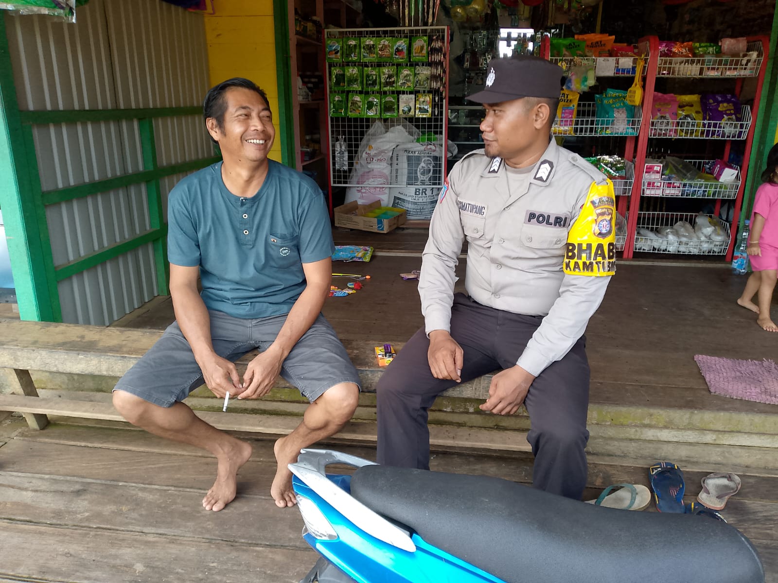 Cooling System Piket Polsek Marikit Sambang warga binaandi Kec Marikit.