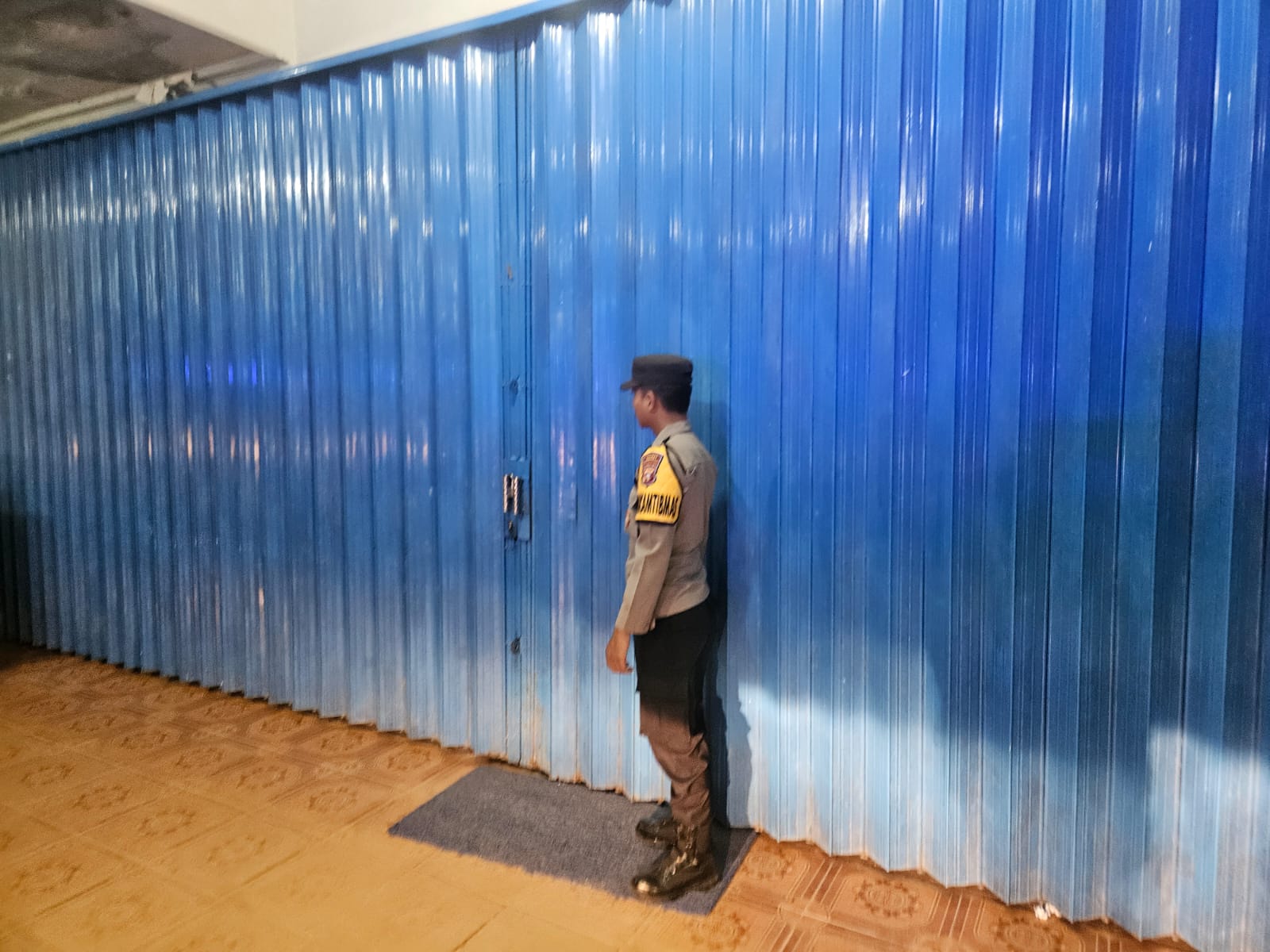 Piket Polsek Patroli kepertokoan diwilkum Polsek Sematu Jaya