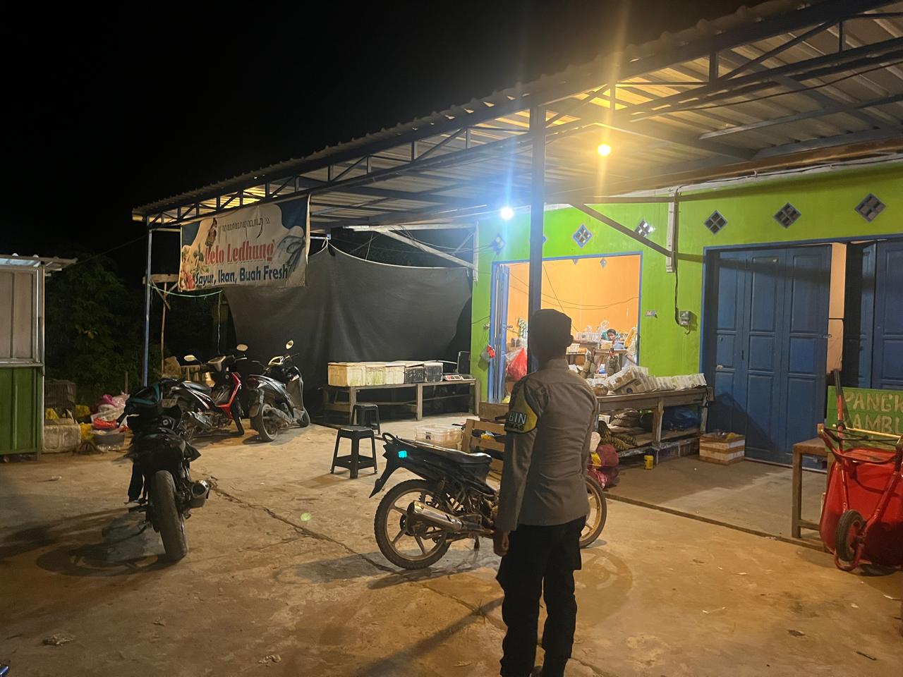 Piket Polsek lamandau melaksanakan Silaturahmi ke masyarakat