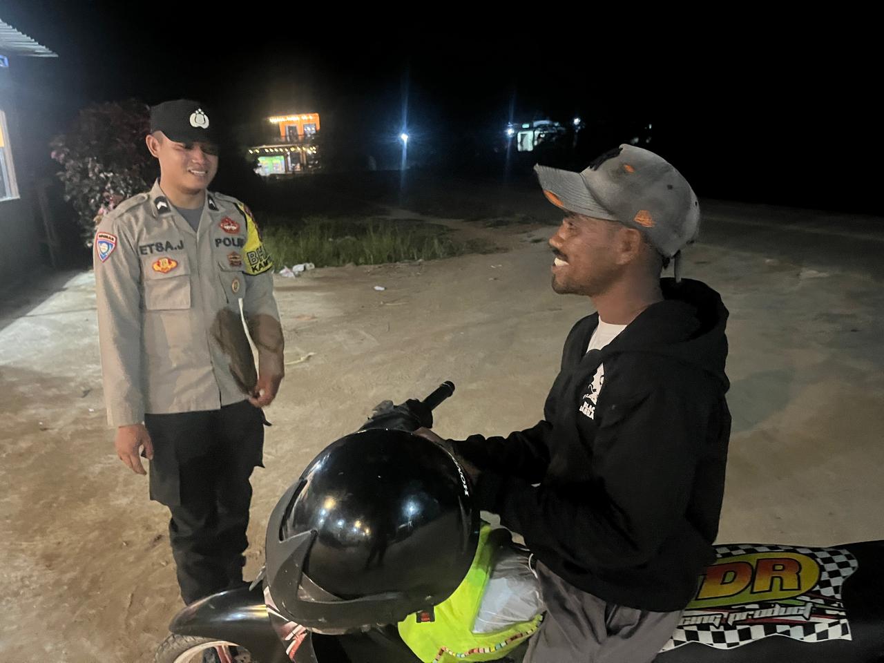 Personil Polsek Sambang kepada Masyarakat