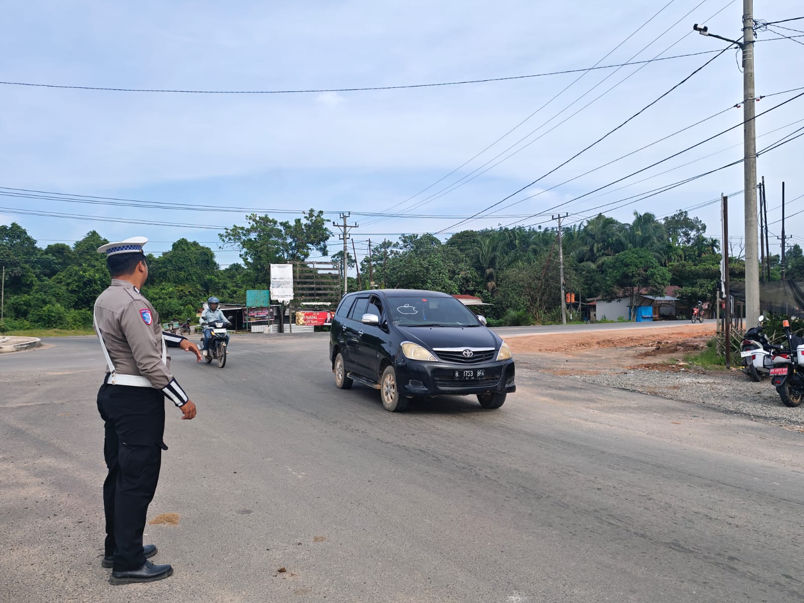 Satuan Lantas Polres lamandau Laksanakan Pengaturan Lalin Pada Pagi hari