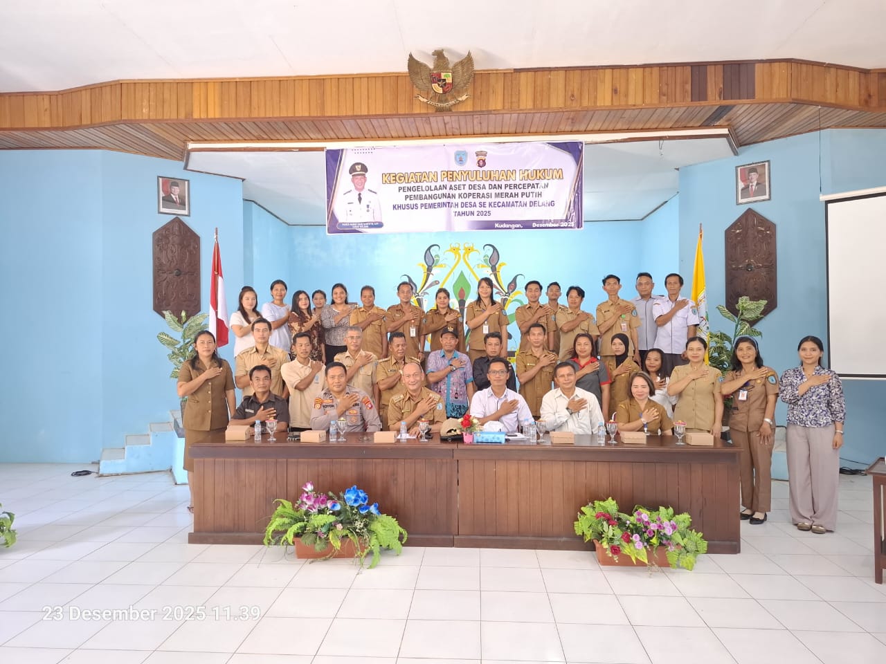 Personel Bidkum Polres Lamandau Laksanakan Penyuluhan Hukum Pengelolaan Aset Desa dan Kopdes di Kecamatan Delang