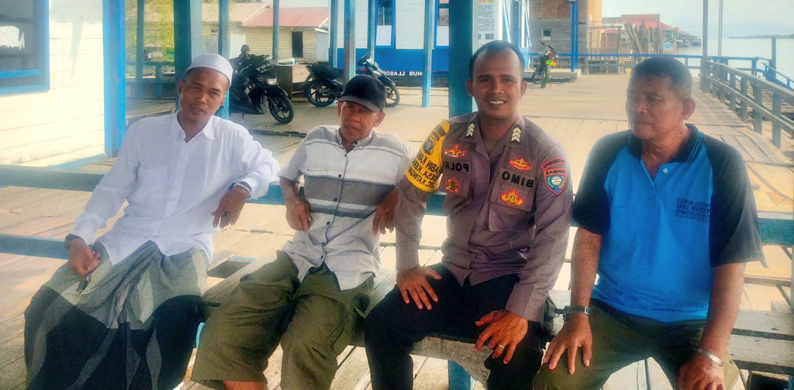 Bhabinkamtibmas Polsek Katingan Kuala Melaksanakan Sambang Kamtibmas Ke Warga Desa Binaannya