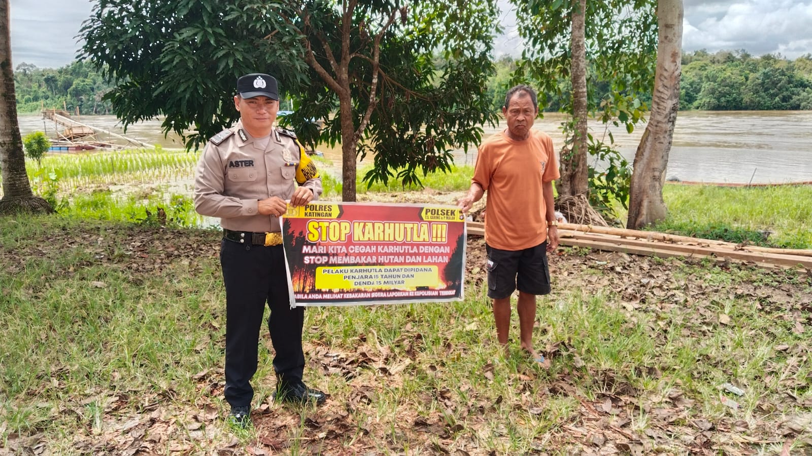 Bhabinkamtibmas Piket Polsek Tws Garing dan Pulau Malan terus sosialisasi Stop Karhutla kpd Masyarakat.