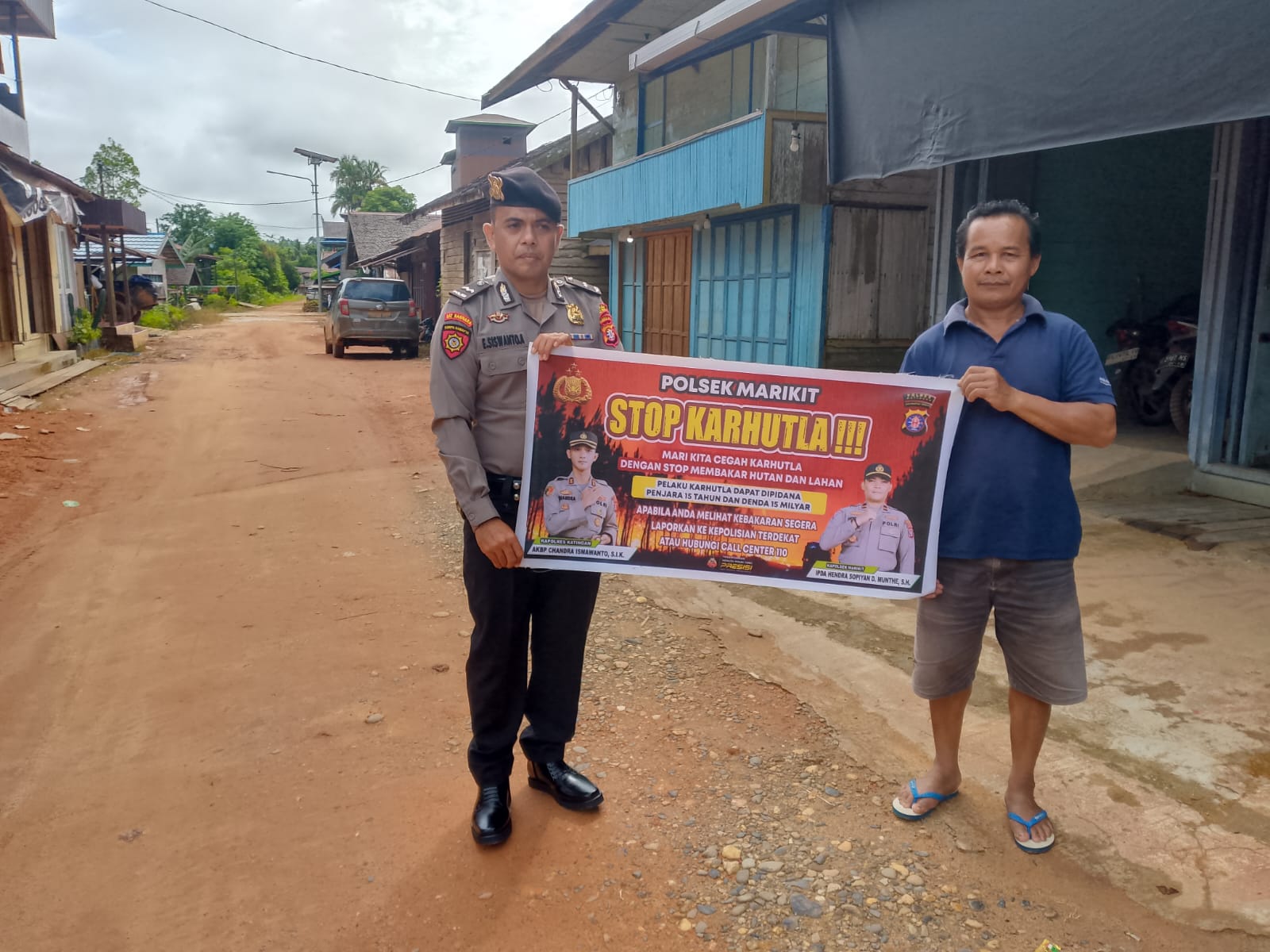 Piket Polsek Marikit Sosialisasi Kebakaran Hutan dan Lahan (Karhutla) pada warga desa dengan sambang ke pemukiman warga desa Tumbang Hiran.