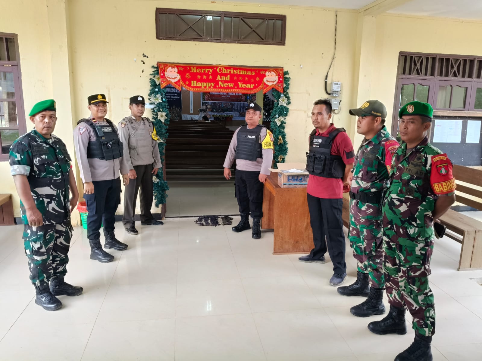 Kapolsek Marikit dan Koramil 1019 – 05 Marikit Pimpin Apel Gabungan Kesiapan Pengamanan Perayaan Natal 2025 diwilayah Kecamatan Marikit Kabupaten Katingan