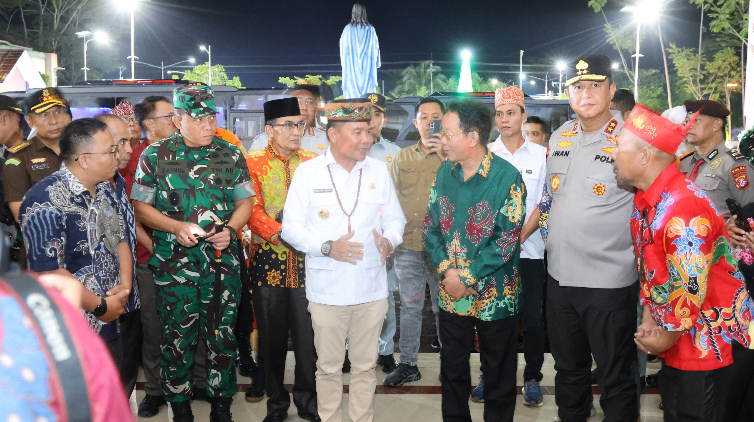 Pastikan Malam Natal Aman, Kapolda Kalteng dan Gubernur serta Forkopimda Patroli ke Sejumlah Gereja di Palangka Raya