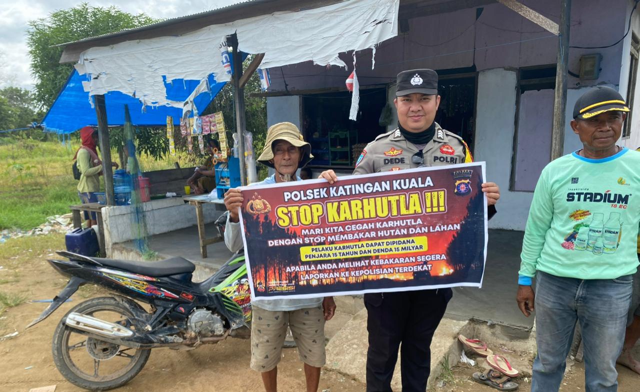 Bhabinkamtibmas Desa Jaya Makmur Sampaikan Himbauan tentang Karhutla Kepada petani