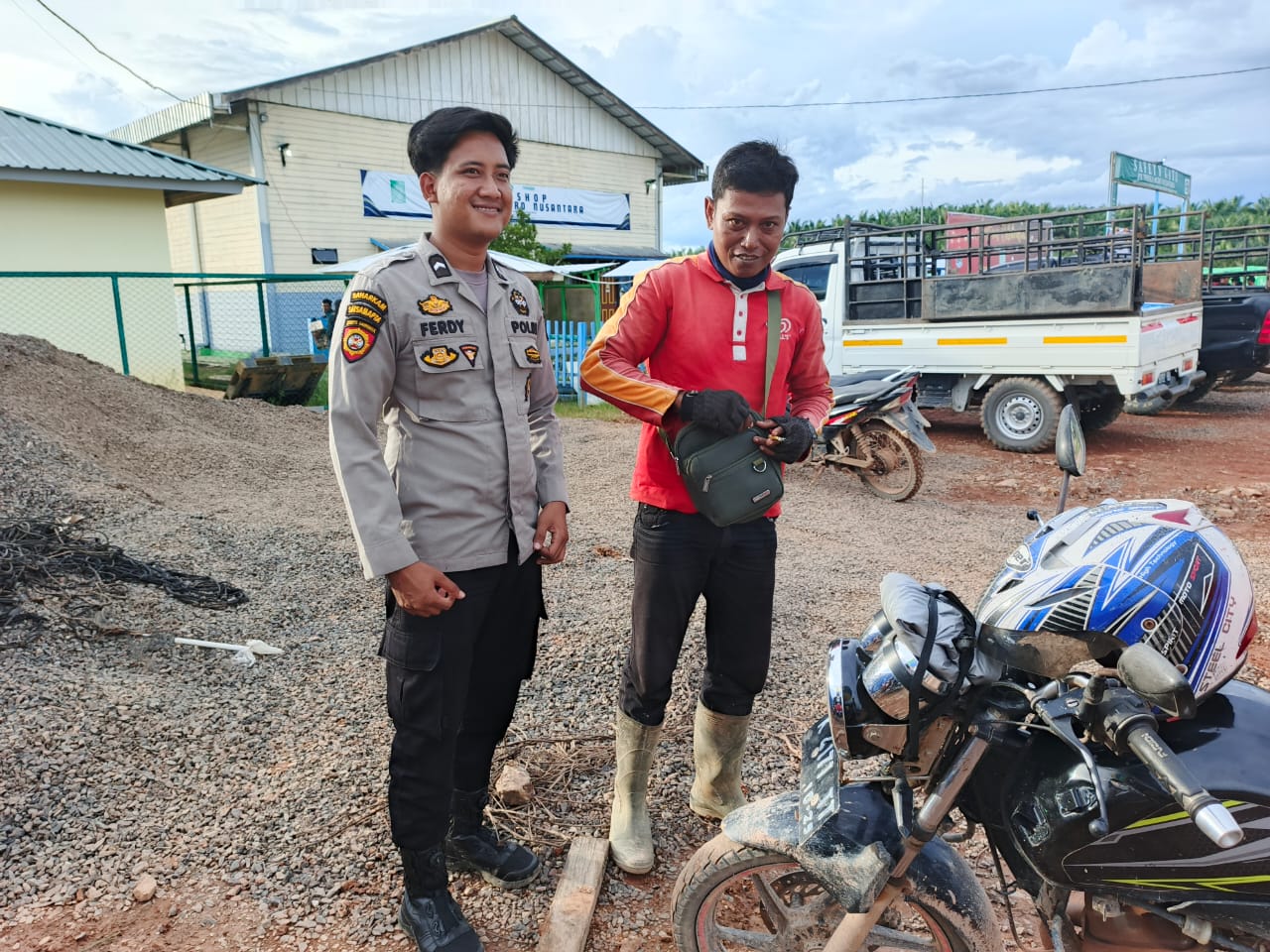 Piket Polsek Lamandau Sambangi Warga, Imbau Pengendara Lebih Berhati-hati di Jalan