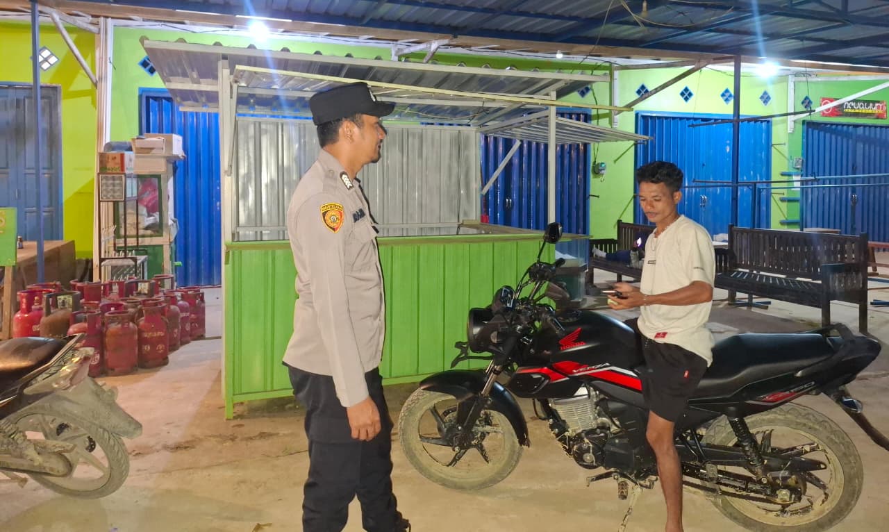 Piket Polsek Lamandau Sosialisasikan Tentang Layanan Hotline 110 kepada Masyarakat