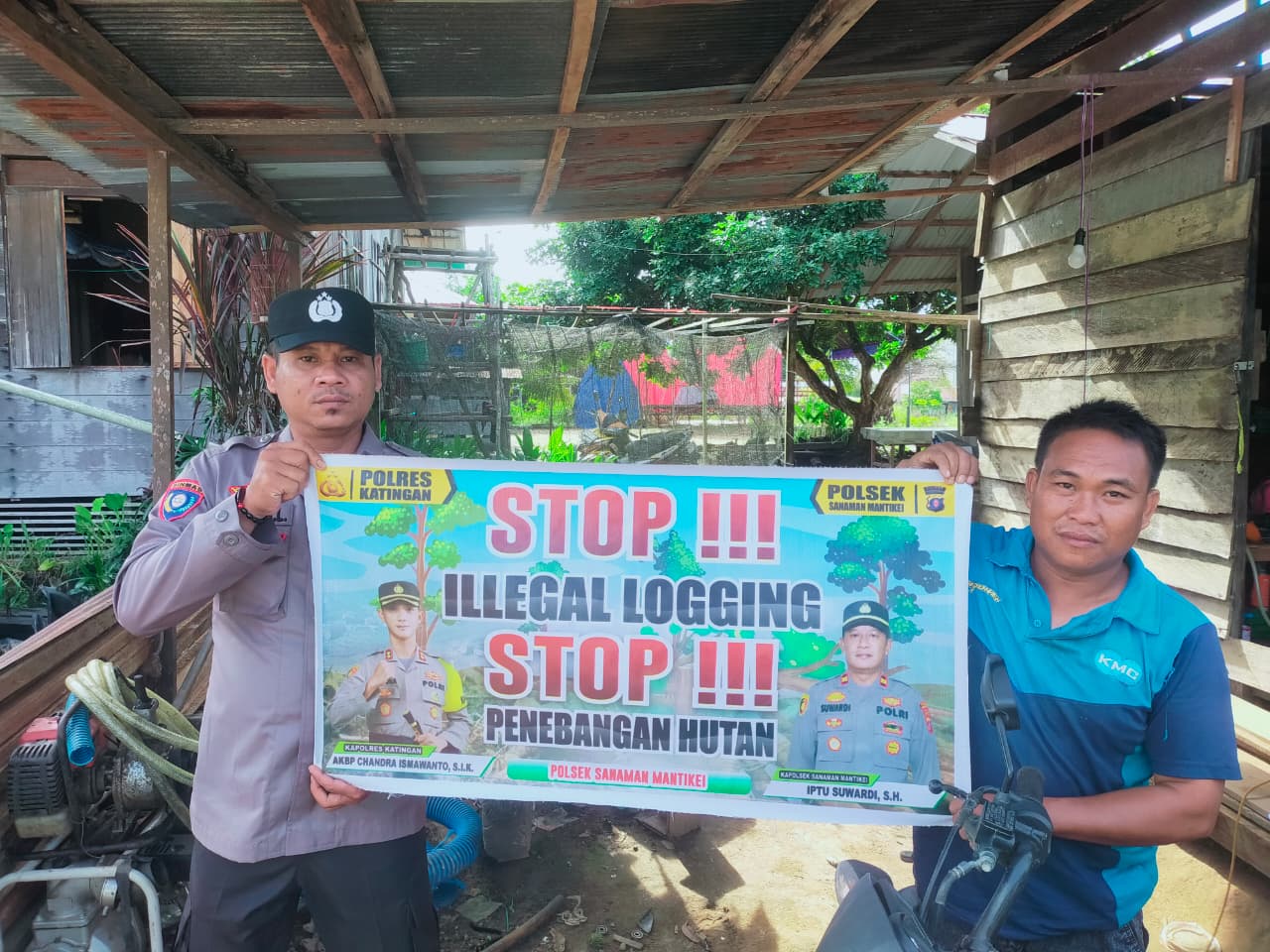 Bhabinkamtibmas laksanakan Sosialisasikan tentang larangan dan sangsi Pidana bagi pelaku Ileggal Logging kepada masyarakat di  Desa Binaan.