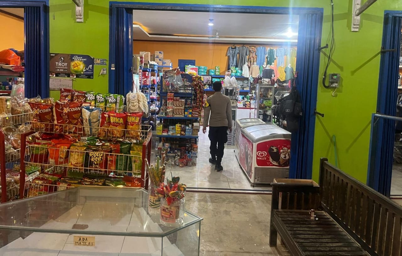 Piket Polsek lamandau melaksanakan Silaturahmi ke masyarakat