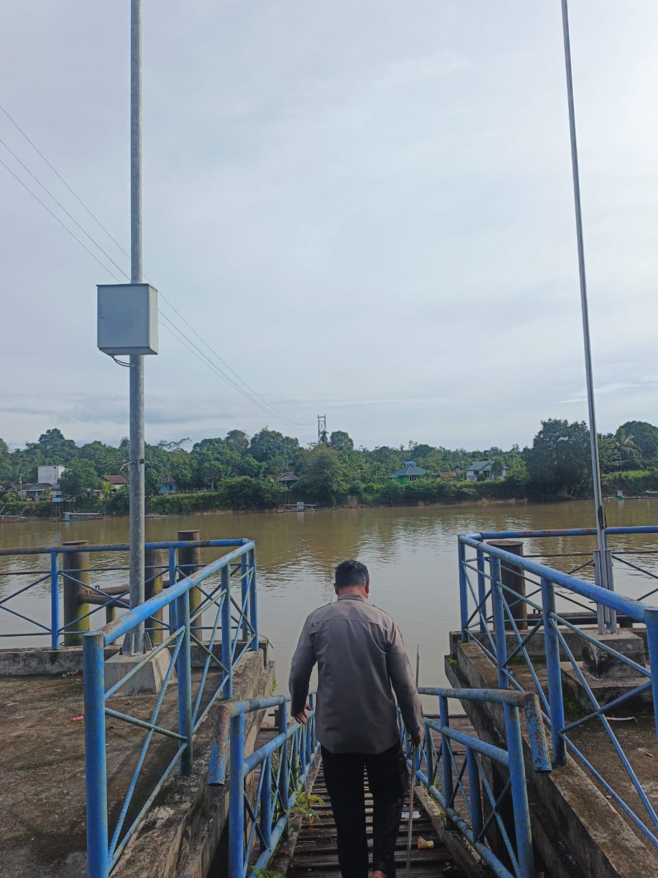 Piket Polsek Bulik Cek debit air di Kelurahan Nanga Bulik