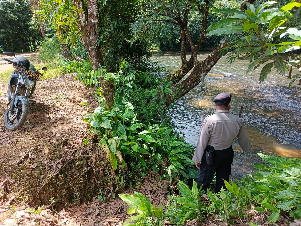 Piket Polsek Delang cek debit air DAS Delang