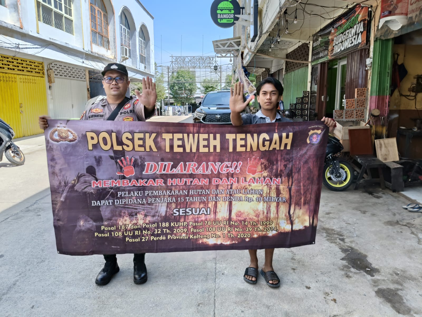 Jaga Kelestarian Hutan, Polsek Teweh Tengah Sampaikan Stop Karhutla Ke Warga