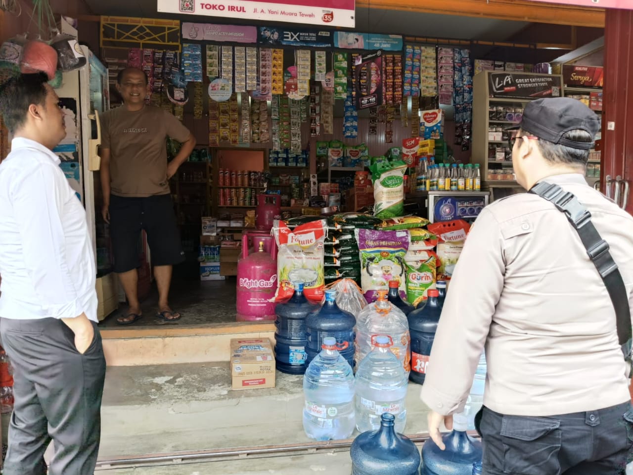 Cek Harga Bahan Komoditas, Polsek Teweh Tengah Cek Harga Sembako di Pasar