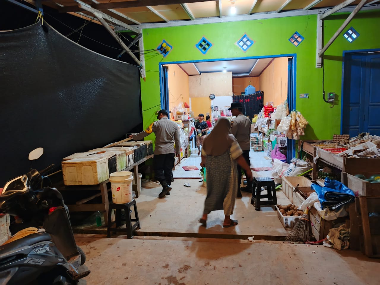 Piket Polsek Lamandau Silaturahmi Ke Pedagang