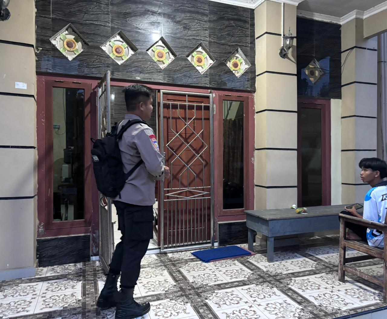 Personel Polsek Delang Sambangi Remaja yang Nongkrong, Berikan Sosialisasi Tentang Kenakalan Remaja