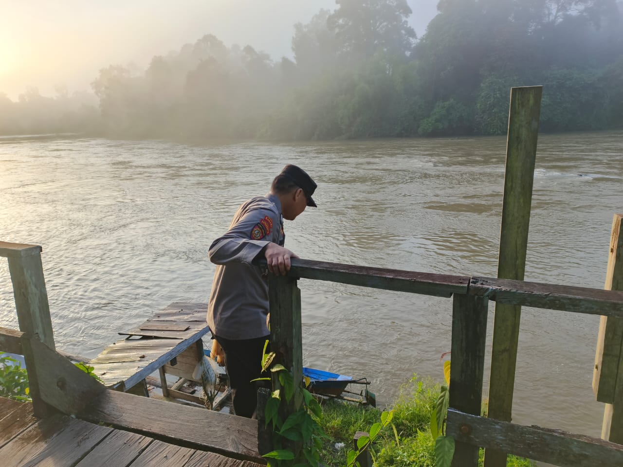 Piket Polsek Cek Debit Air Sungai Lamandau