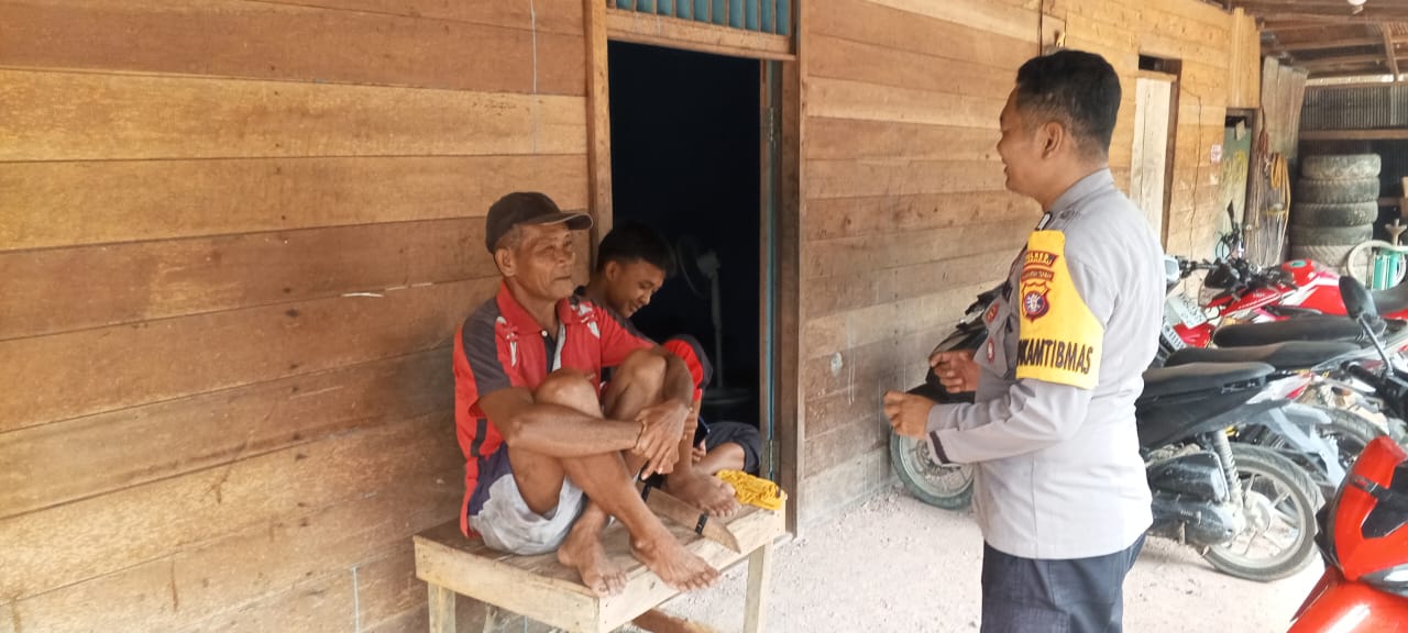 Bhabinkamtibmas Sambang ke Rumah Warga