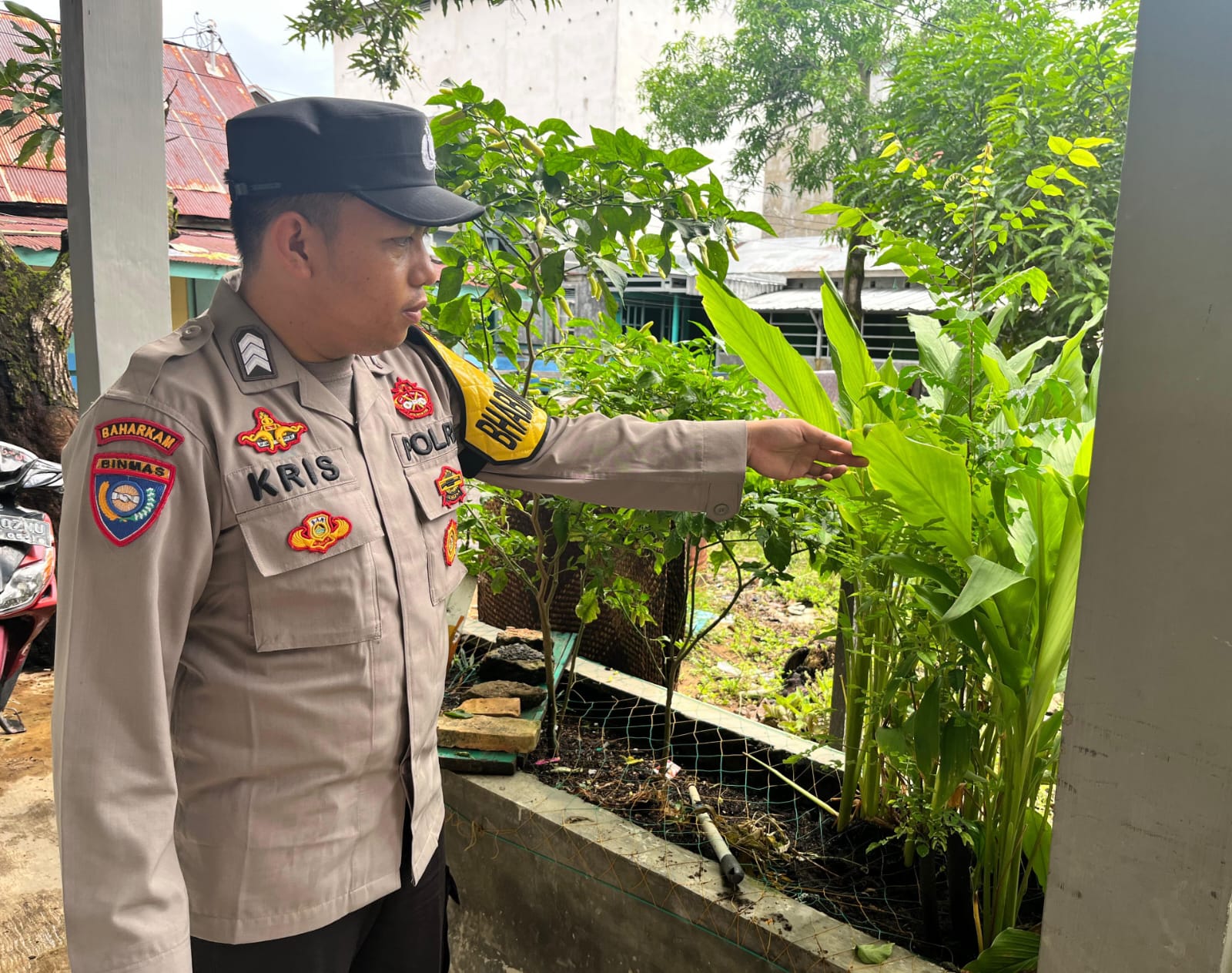 Personil Polsek Katingan Kuala Rutin Melakukan Pengecekan Lokasi Pemanfaatan Lahan Pekarangan Warga