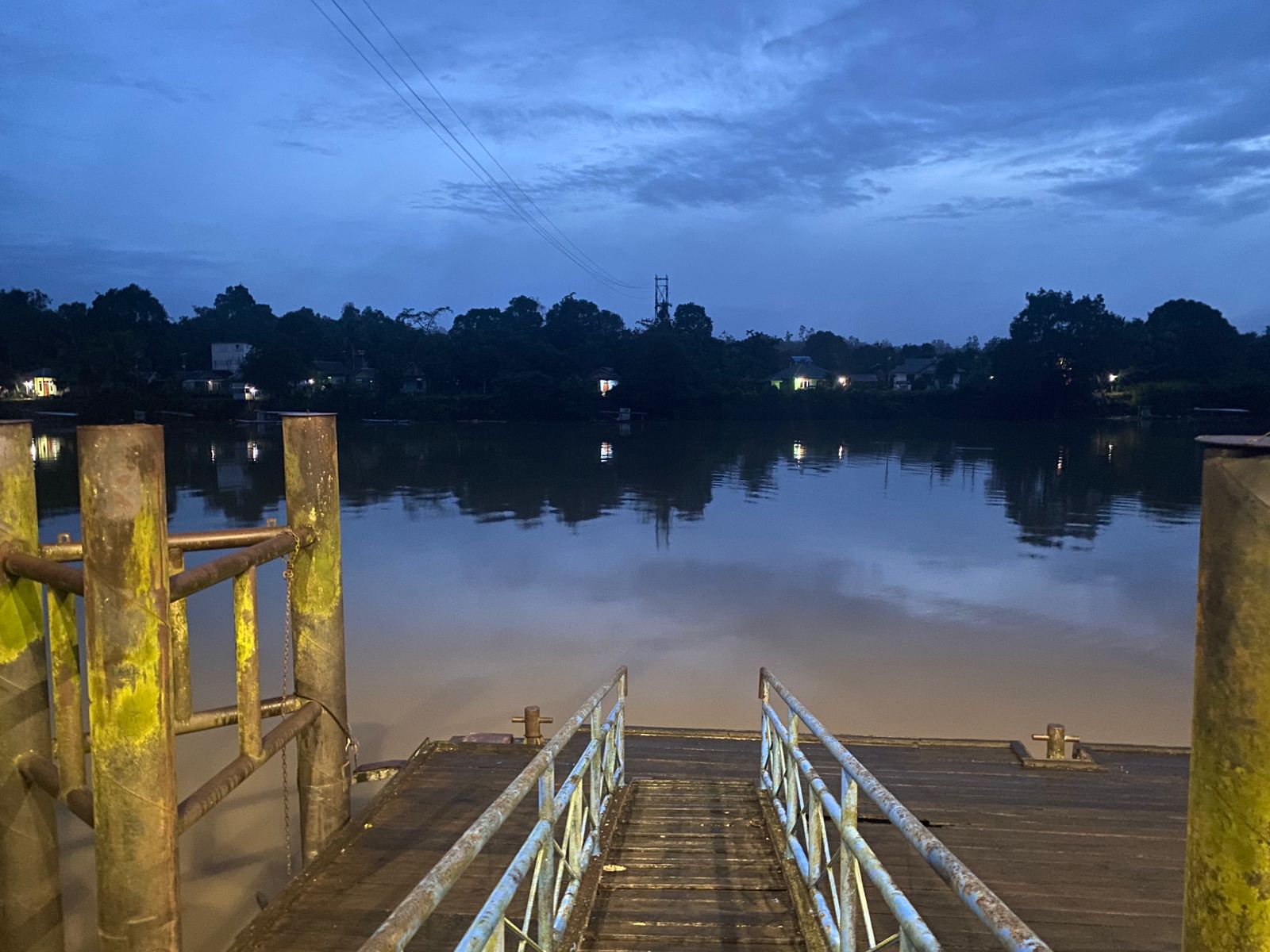 Piket Polsek Bulik Cek debit air di Kelurahan Nanga Bulik