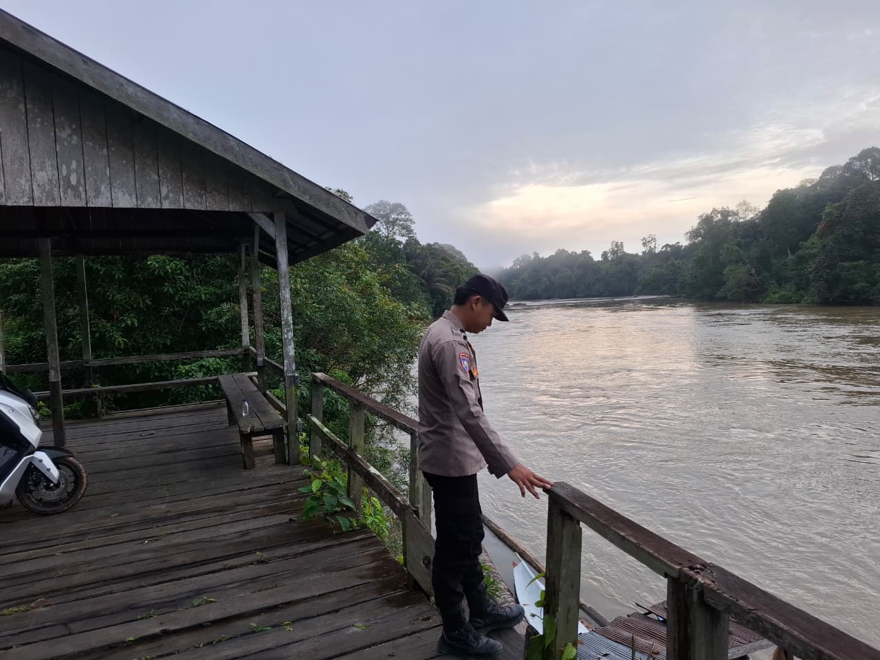 Piket Polsek Cek Debit Air Sungai Lamandau
