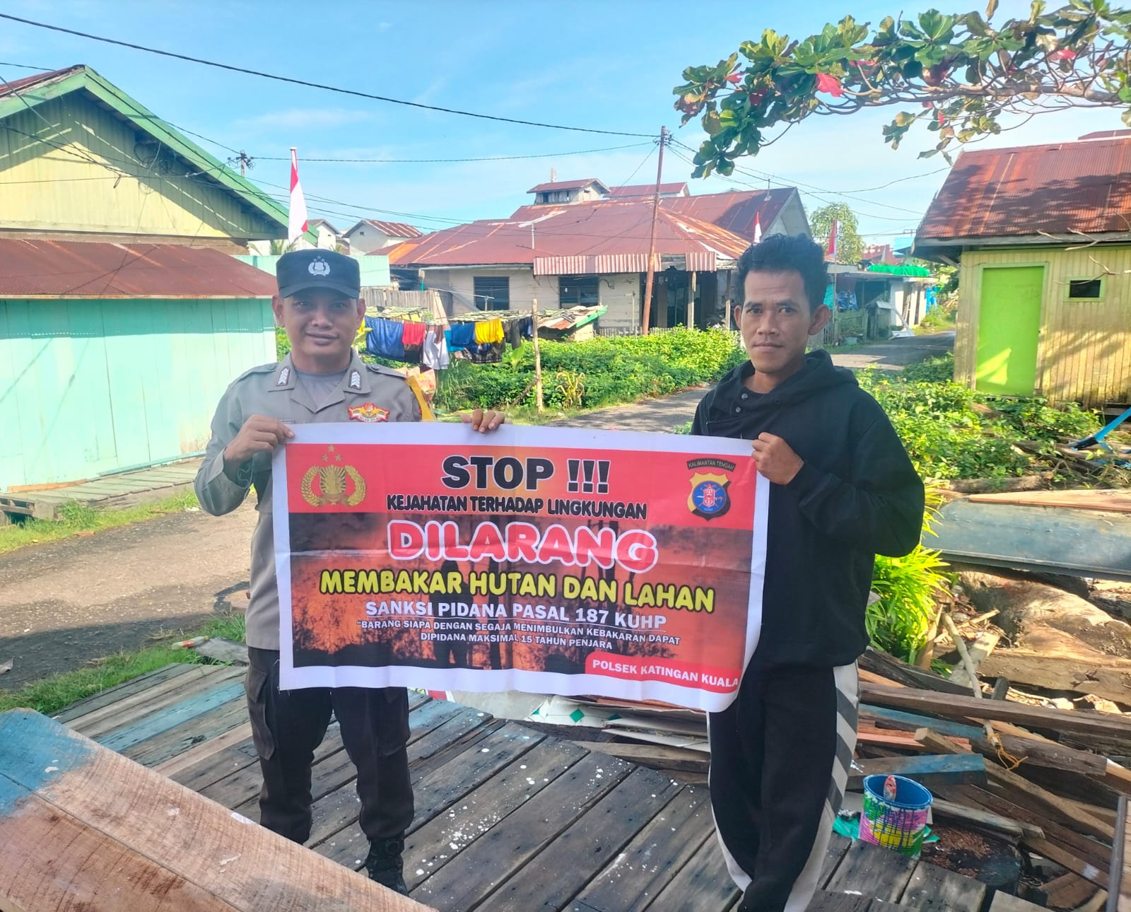 Bhabinkamtibmas Desa Kampung Tengah Sampaikan Himbauan tentang Karhutla Kepada petani