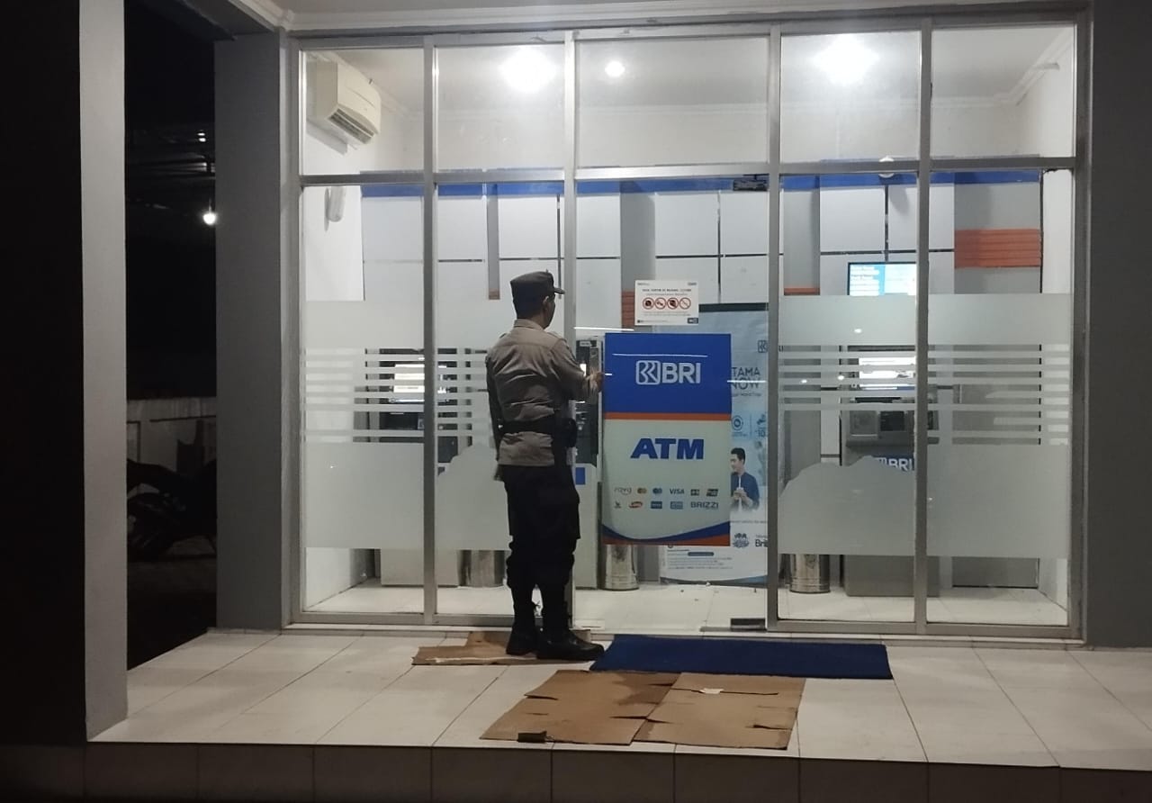 Piket Malam Polsek Bulik Patroli ke Perbankan (ATM) diwilkum Polsek Bulik