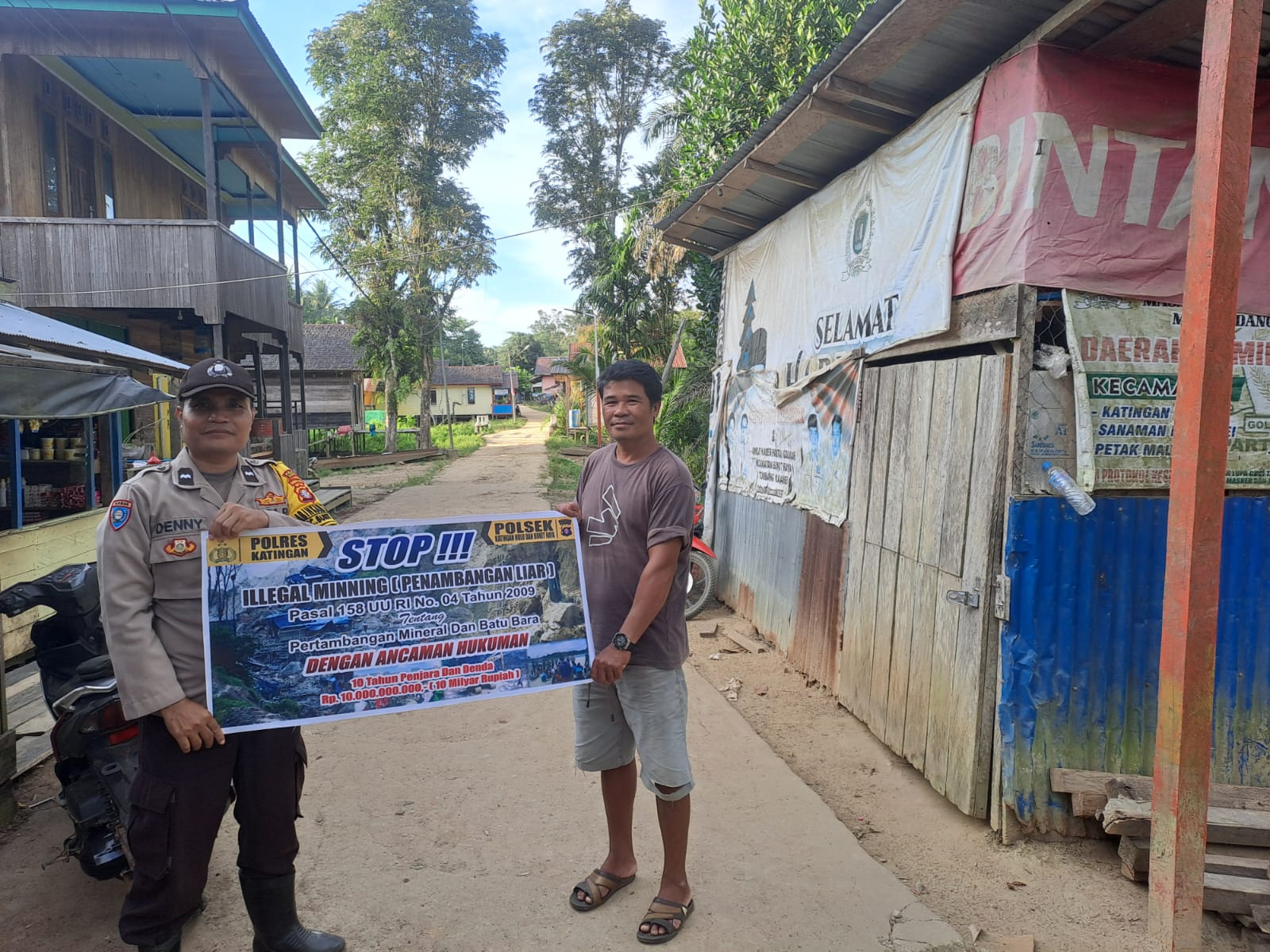 Upaya pencegahan Penambangan Emas Tanpa Ijin (PETI) di Kecamatan Katingan Hulu dan Bukit Raya, Bhabinkamtibmas sosialisasi kepada masyarakat.