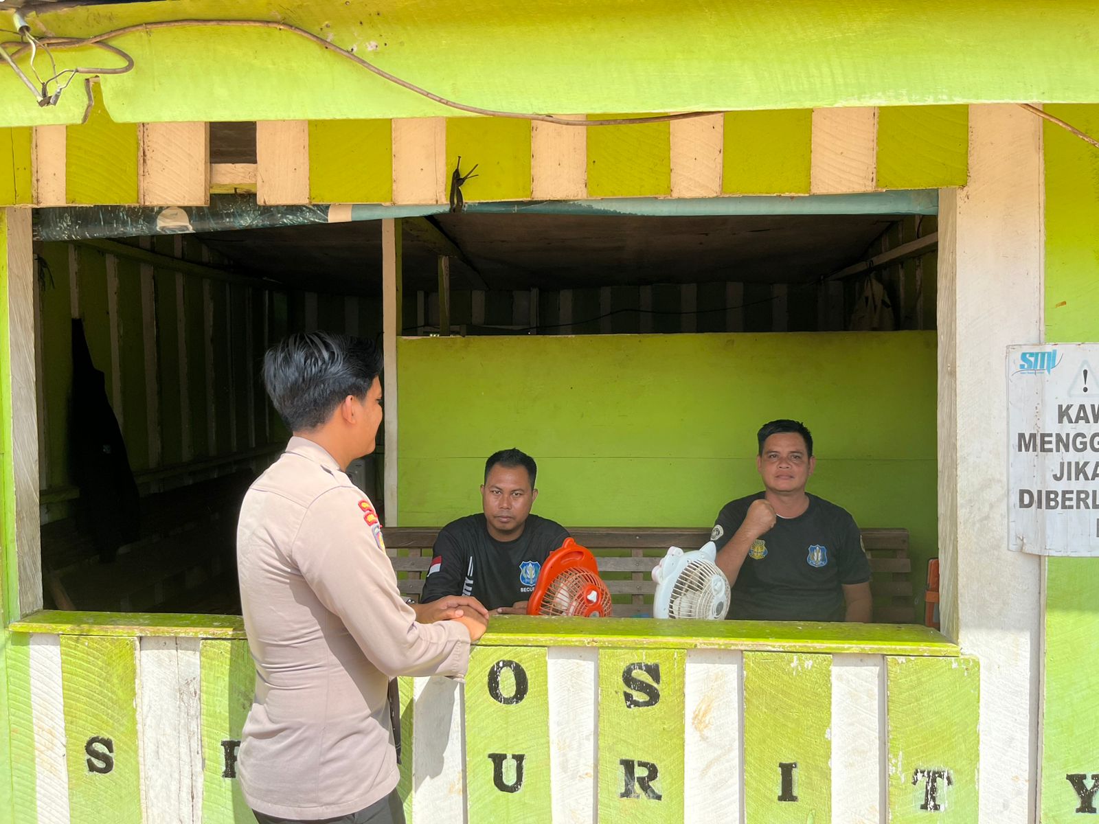 Personil Polsek Lamandau Patroli dan Sambang Pos Satpam Perusahaan