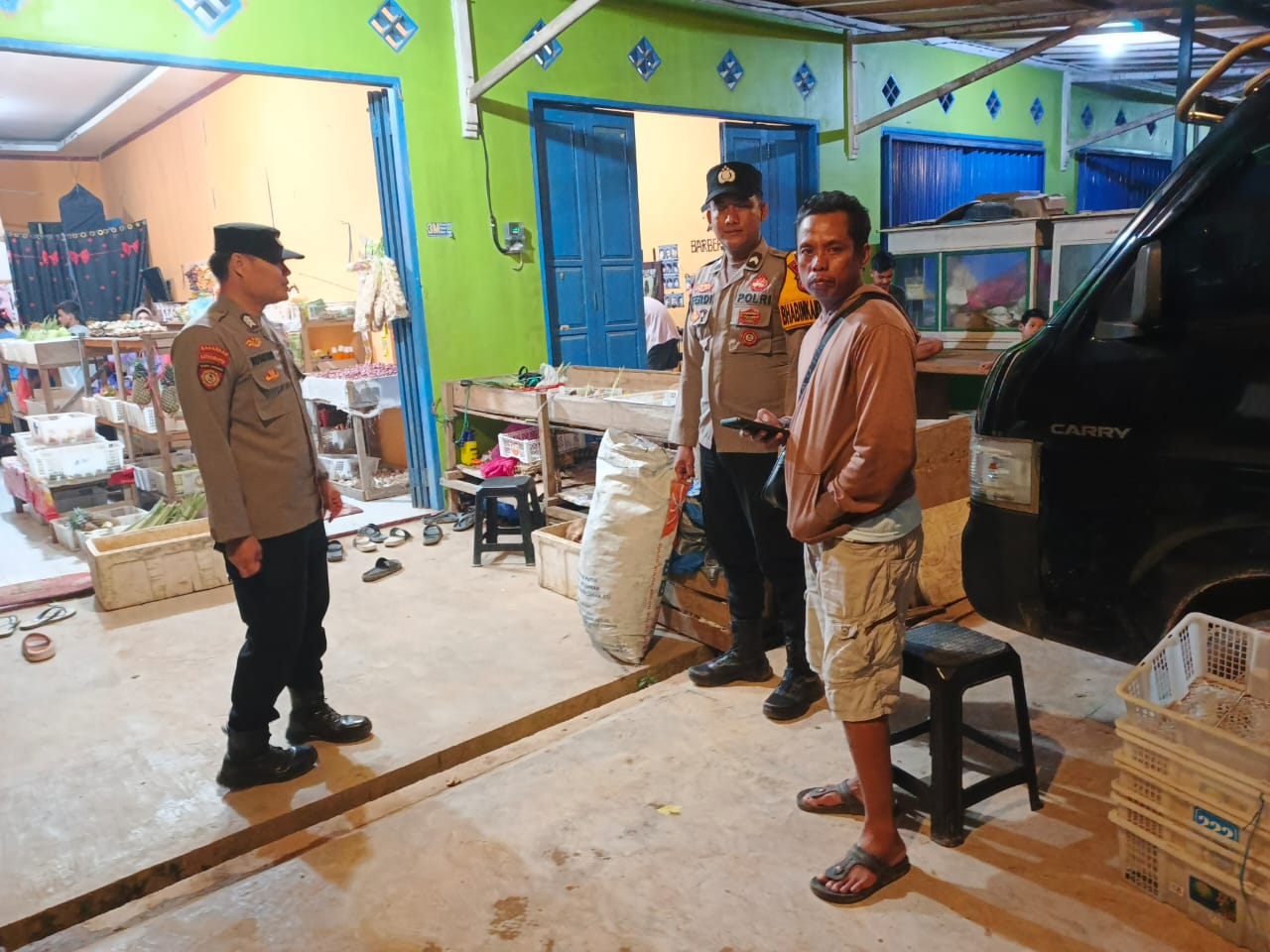 Personel Piket Polsek Lamandau Sambangi Warga, Berikan Imbauan untuk Menjauhi Judi Online